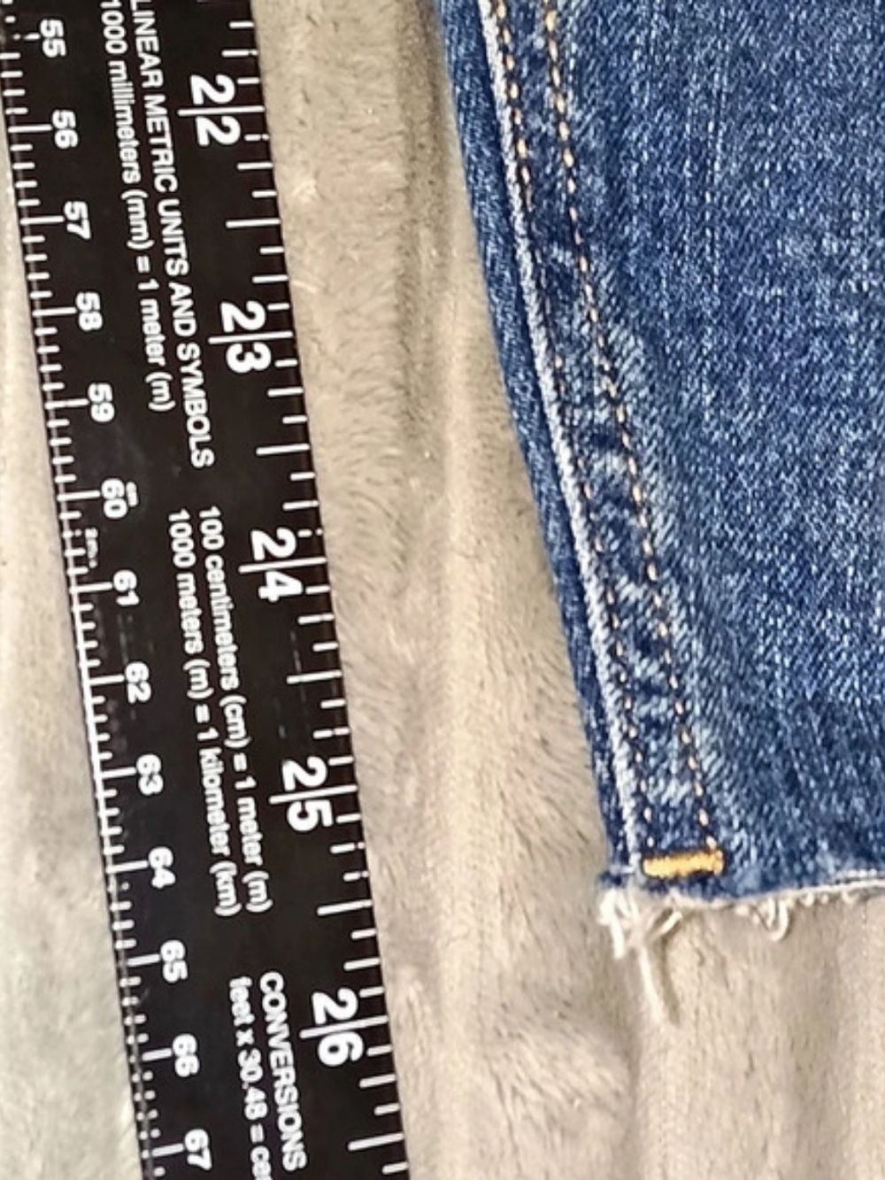 NWT Old Navy Mid-Rise Boyfriend Ankle Distressed Jeans Women's Plus Size 28 - Picture 8 of 8